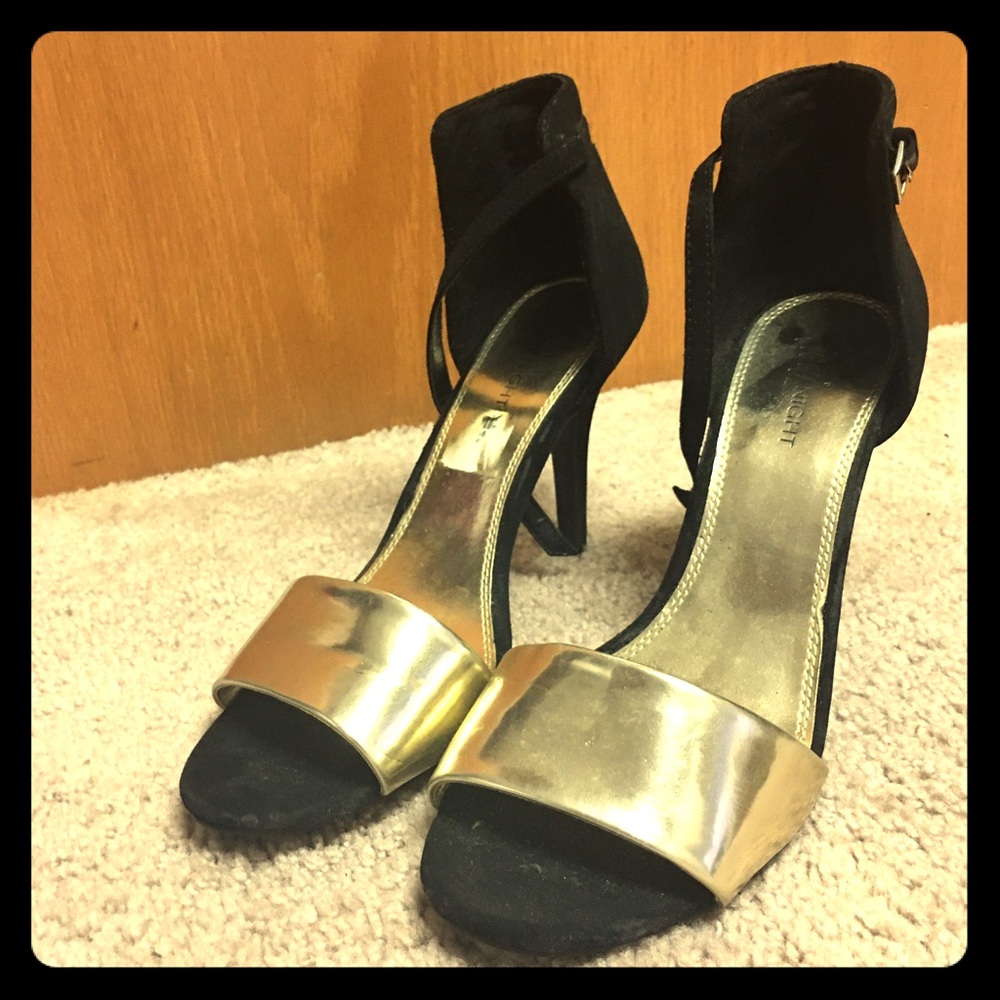 Fioni Night open-toe heels, black with gold band